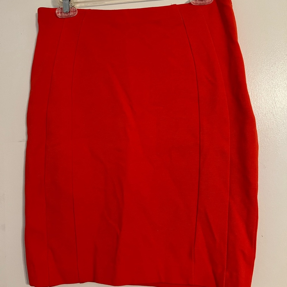 Vibrant Red Knee-Length Pencil Skirt for Cocktail Events